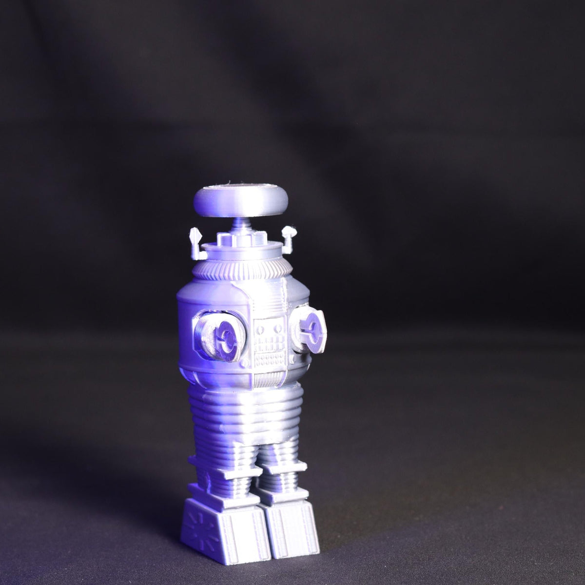 B-9 robot figure from the Nally 3D sci-fi collection