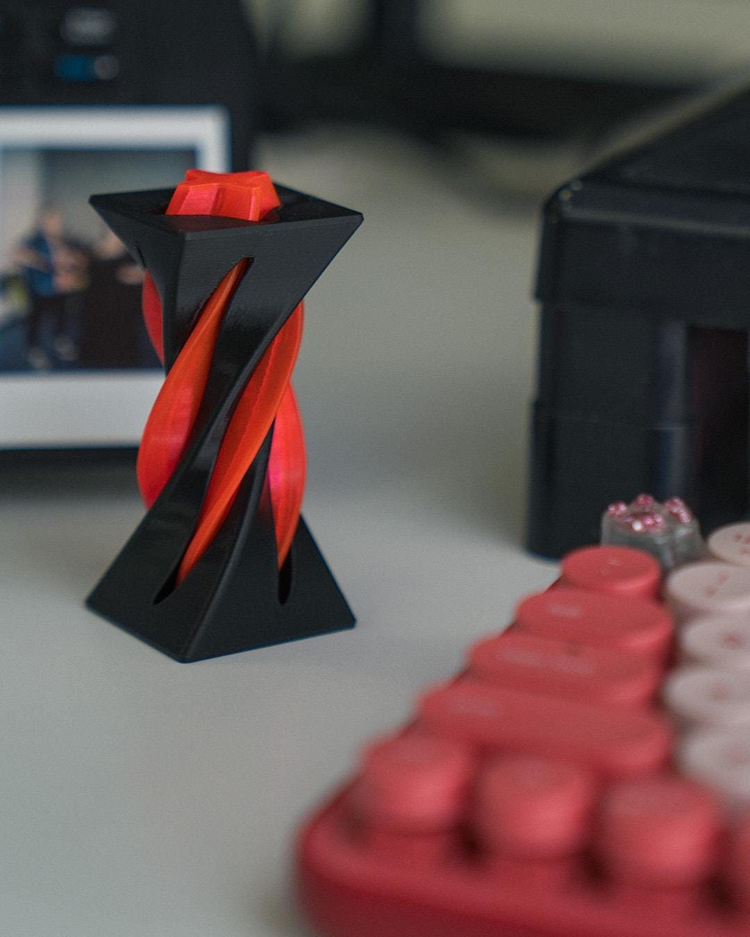 Helix Fidget Toy Stress Relief Spinner Unique Fidget Tool Perfect Gift for Kids and Adults Anxiety Relief Desk Toy Fun Fidget Gadget