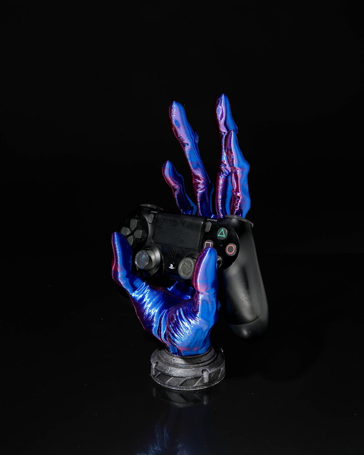 Alien Hand Controller Holder Unique Gaming Accessory Sci-Fi Decor Perfect for Gamers Alien-Themed Game Controller Stand Gaming Desk Decor