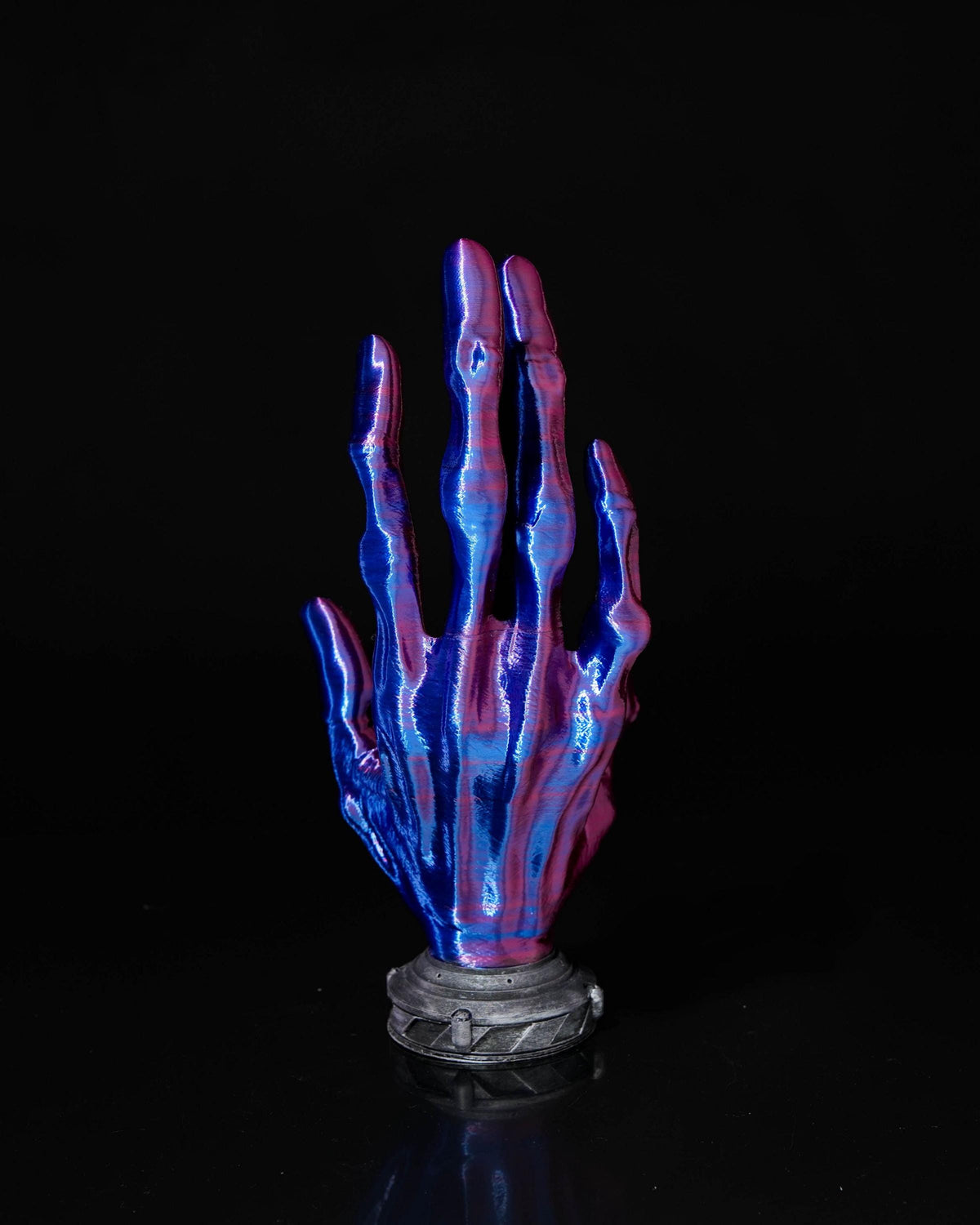 Alien Hand Controller Holder Unique Gaming Accessory Sci-Fi Decor Perfect for Gamers Alien-Themed Game Controller Stand Gaming Desk Decor