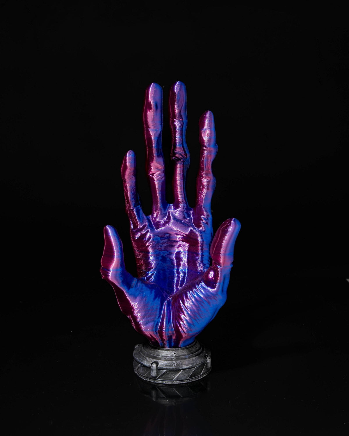 Alien Hand Controller Holder Unique Gaming Accessory Sci-Fi Decor Perfect for Gamers Alien-Themed Game Controller Stand Gaming Desk Decor