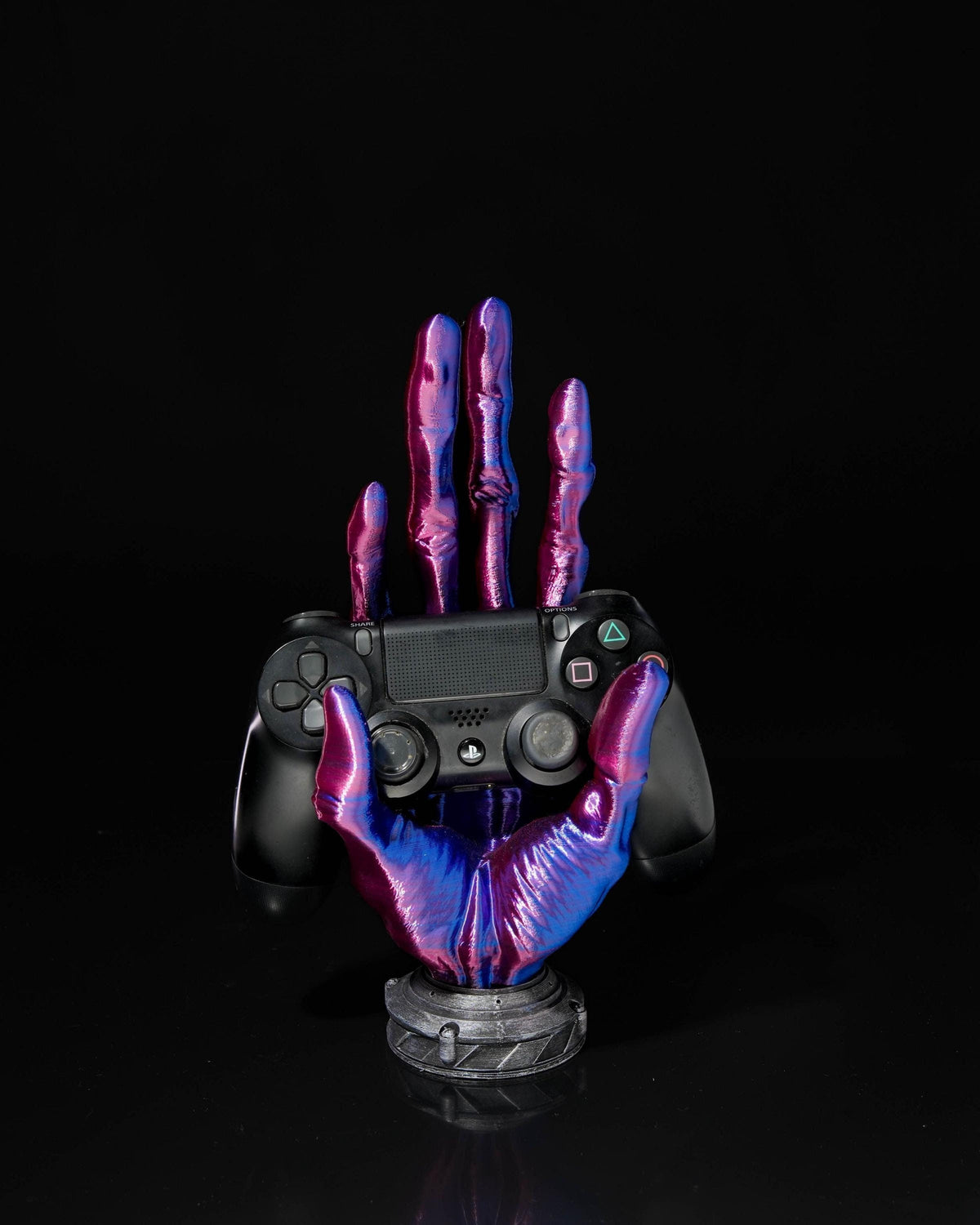 Alien Hand Controller Holder Unique Gaming Accessory Sci-Fi Decor Perfect for Gamers Alien-Themed Game Controller Stand Gaming Desk Decor