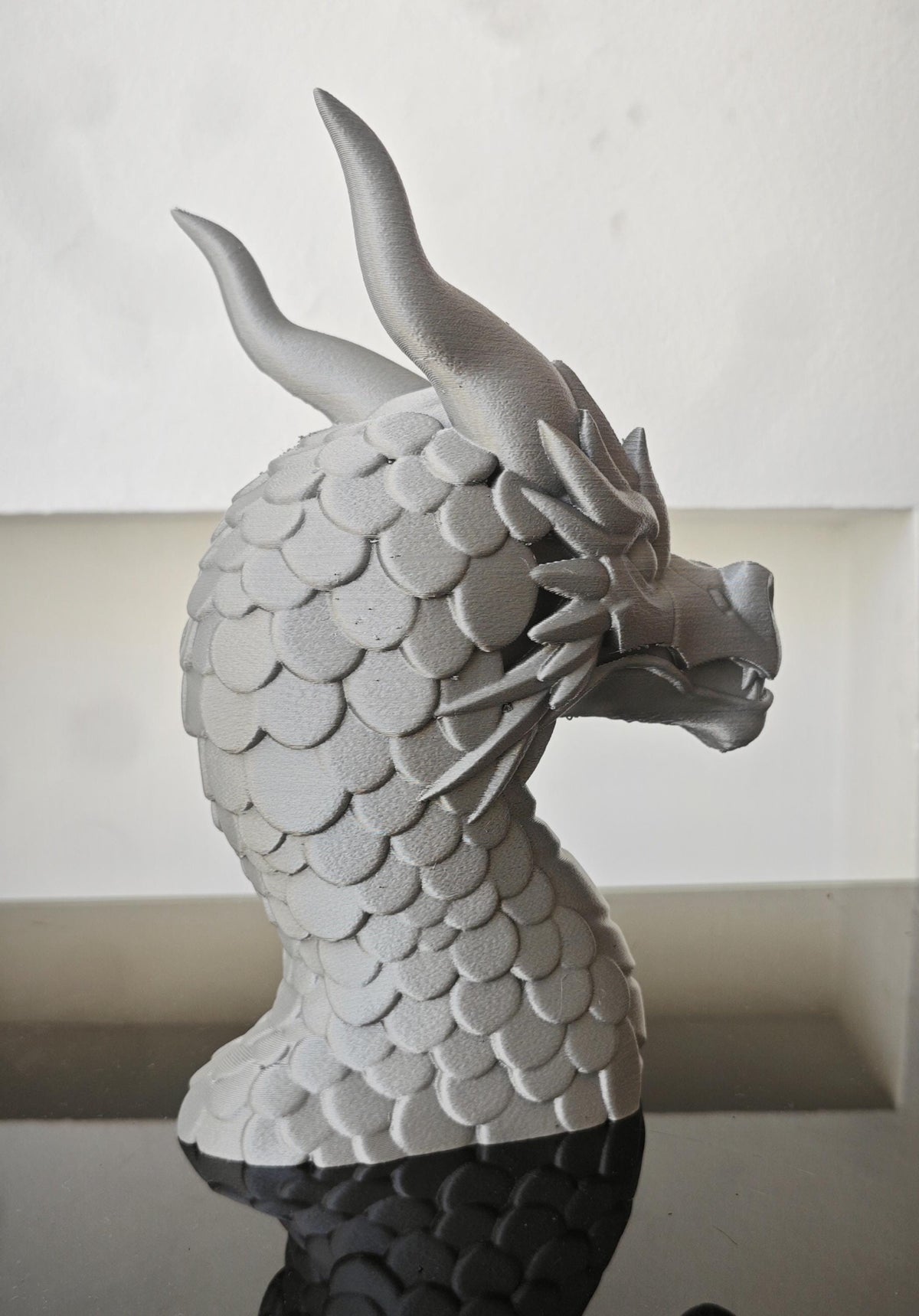 Dragon Headphone Stand Epic Gaming Accessory Unique Desk Organizer Perfect Gift for Gamers and Fantasy Lovers Durable Headset Holder