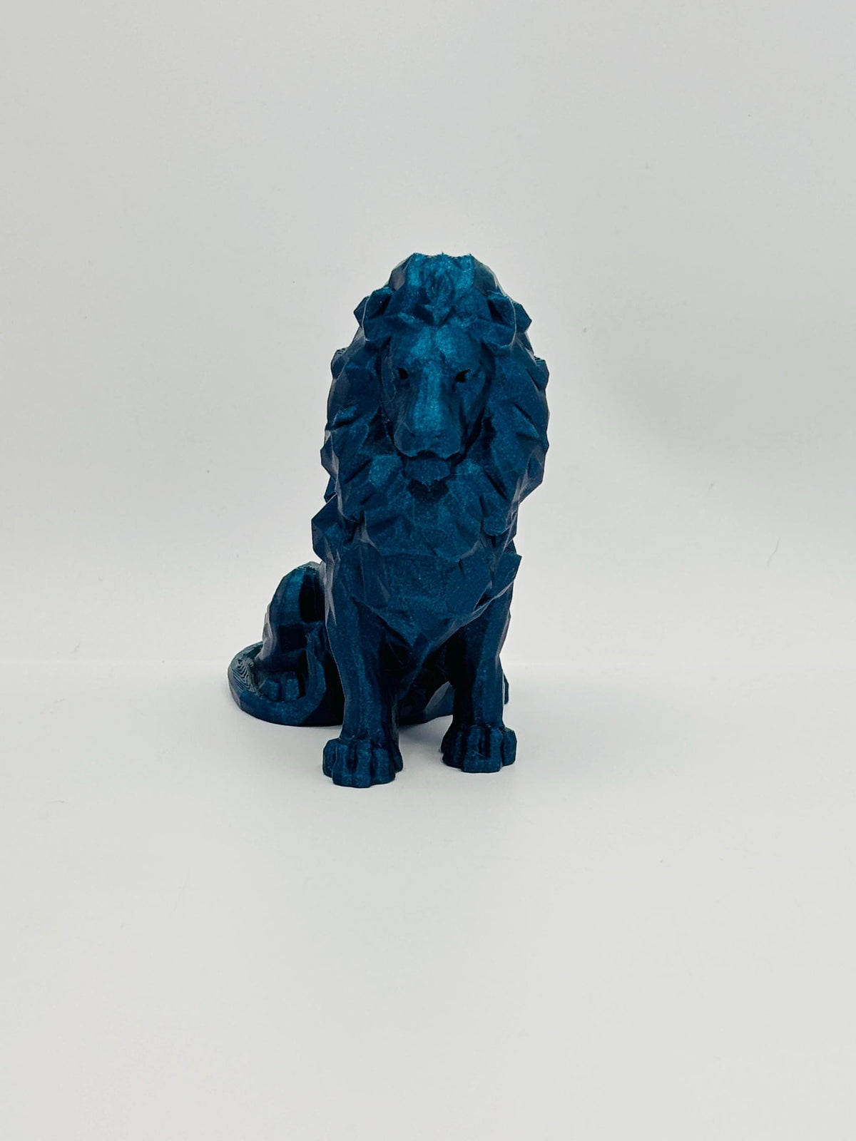 Low Poly Lion Statue Modern Geometric Animal Decor Sleek and Stylish Home Accent Unique Gift for Wildlife and Minimalist Design Lovers