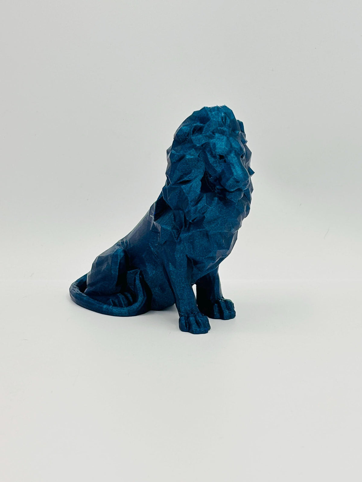 Low Poly Lion Statue Modern Geometric Animal Decor Sleek and Stylish Home Accent Unique Gift for Wildlife and Minimalist Design Lovers