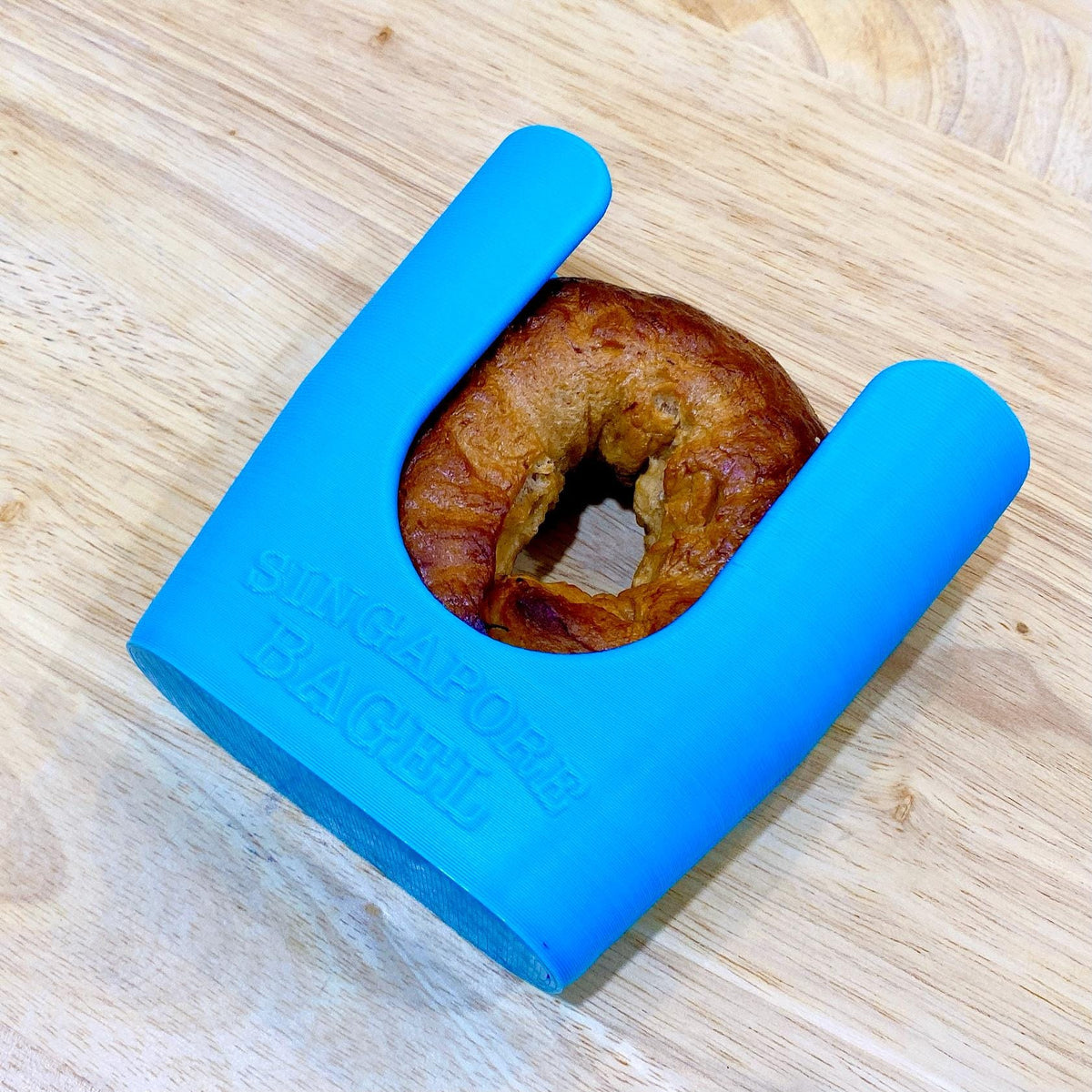 The Bagel Slicer Safe and Easy Bagel Cutter Durable Kitchen Tool Perfect for Even Slices Ideal for Breakfast and Baking Enthusiasts